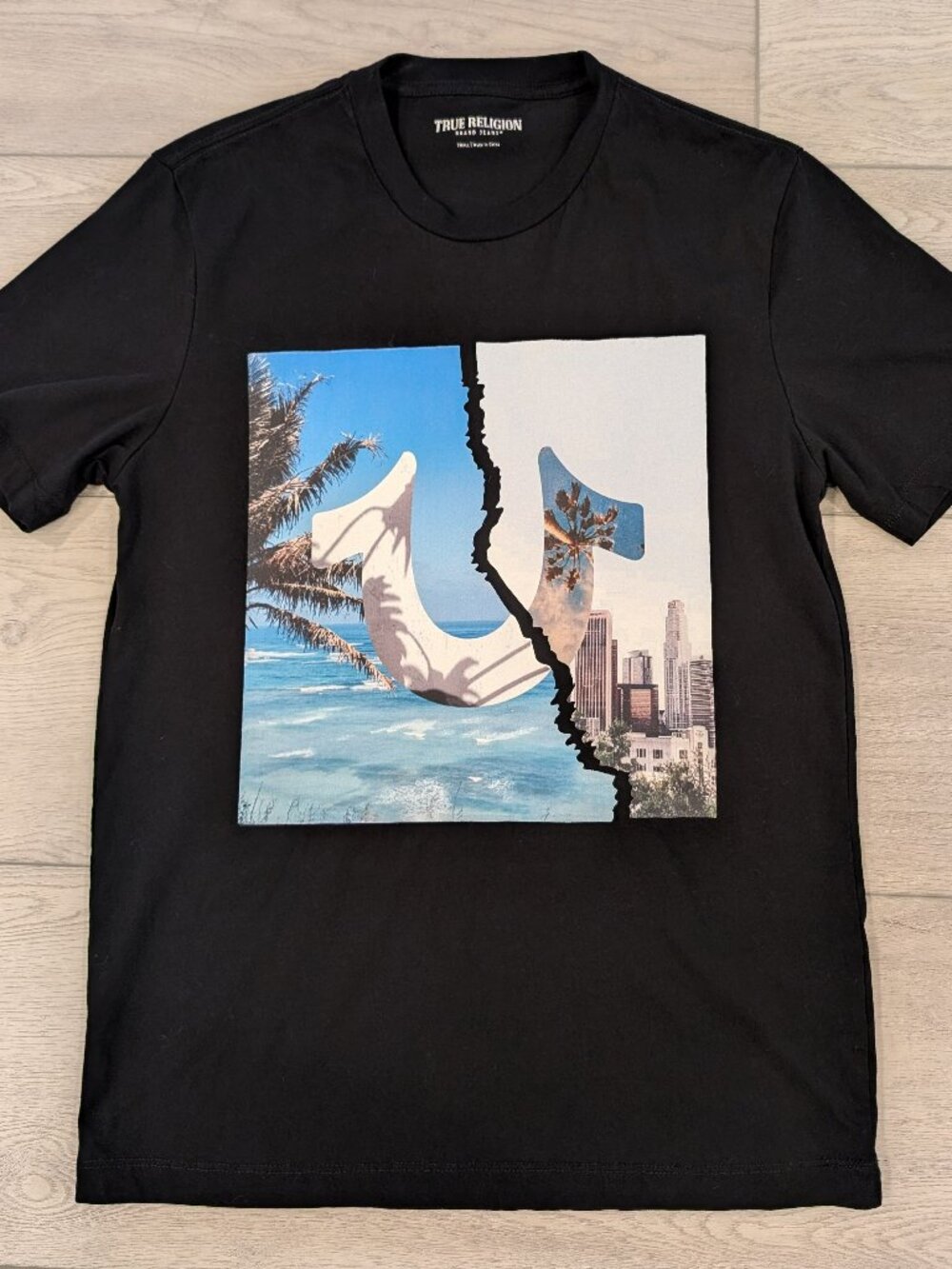 True Religion Palm Graphic Tee Fence LA SS Crew Black Men’s Small LA Skyline
